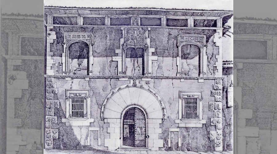 Croquis de la façade sur rue; elle était symétrique avec une frise sculptée continue