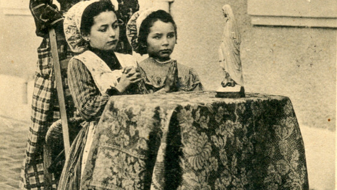 La maman et ses petities filles Collection club cartophile catalan