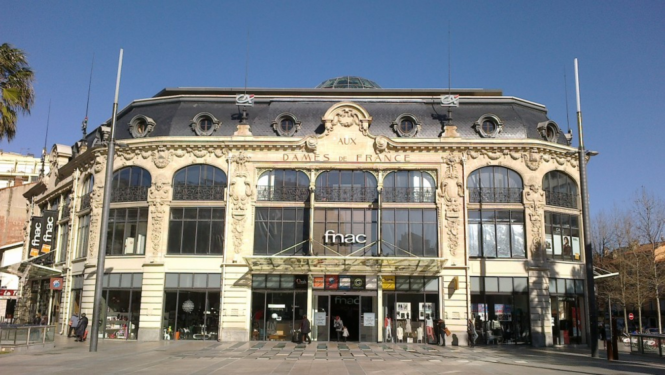 Aux dames de France de Georges Debrie, 1905-1907, place de Catalogne.