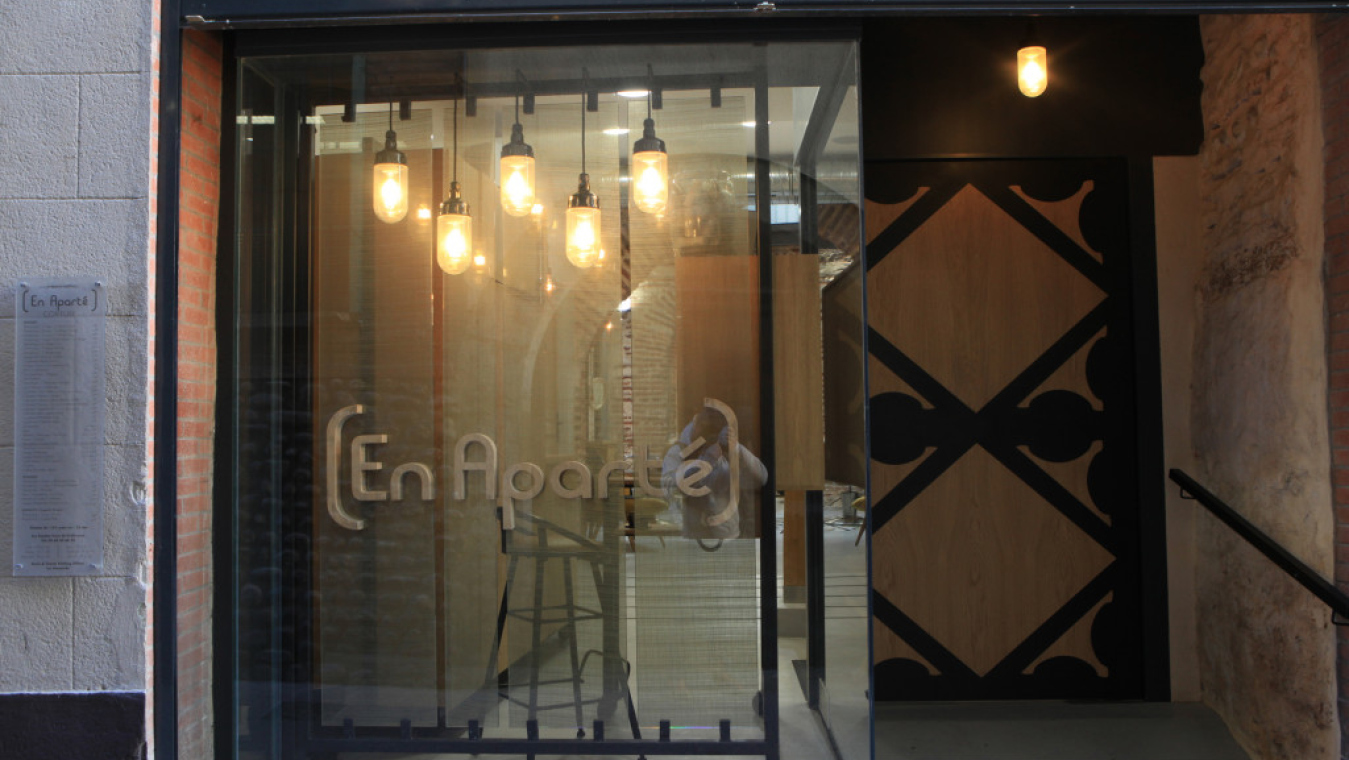 En aparté, rue Grande des Fabriques