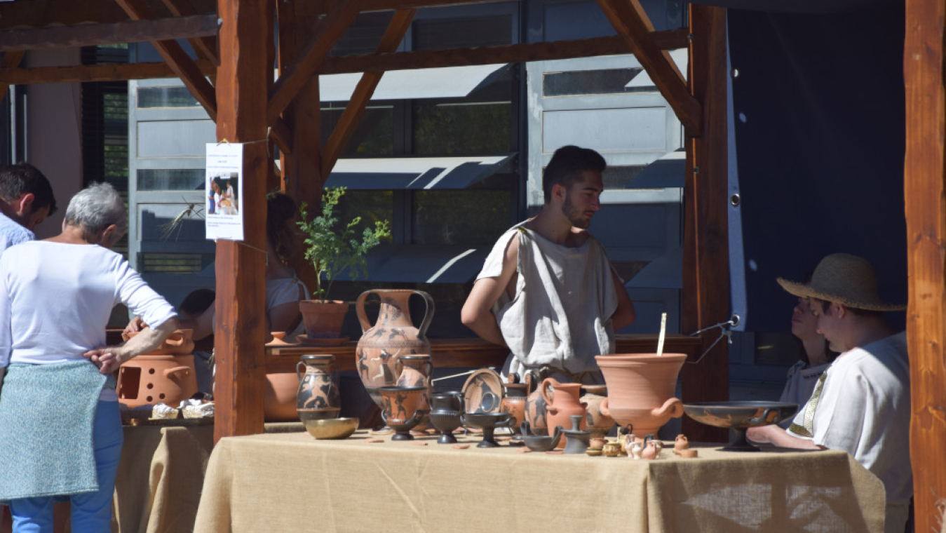 Cuisiner et manger : Dès le Ve s. avant notre ère, les Sordones, au contact de courtiers, de marchands étrusques, ibères et grec