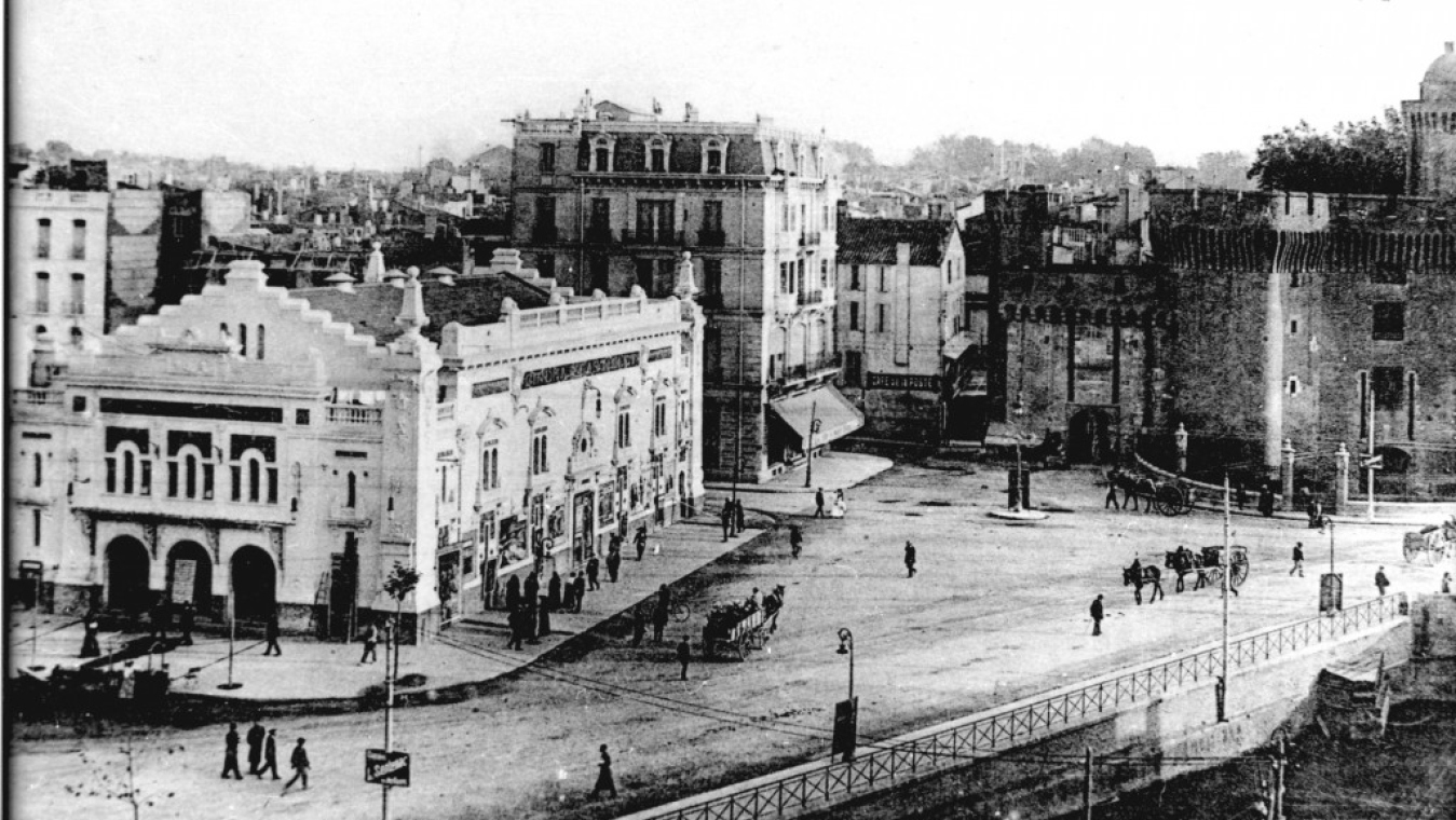 La place au pied du Castillet devient place de la Victoire. (Collection club cartophile catalan)