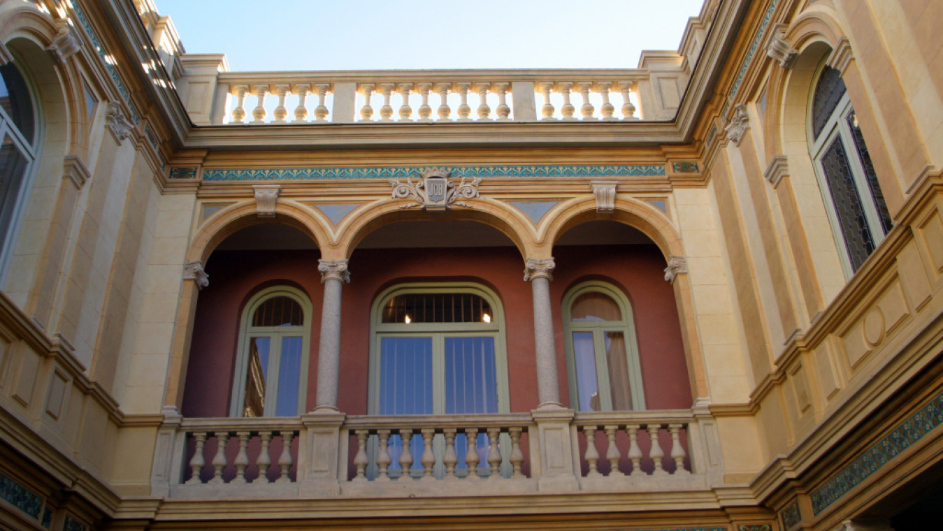 Insigne Job sur la galerie du patio