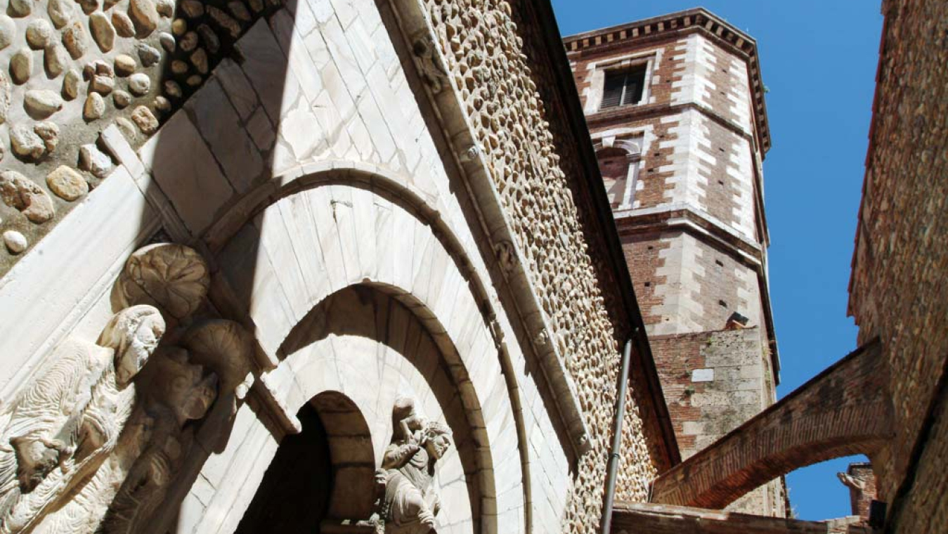 Le portail Sud de l'église Saint-Jean-le-Vieux