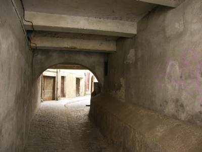 Passage vouté vers les habitations 