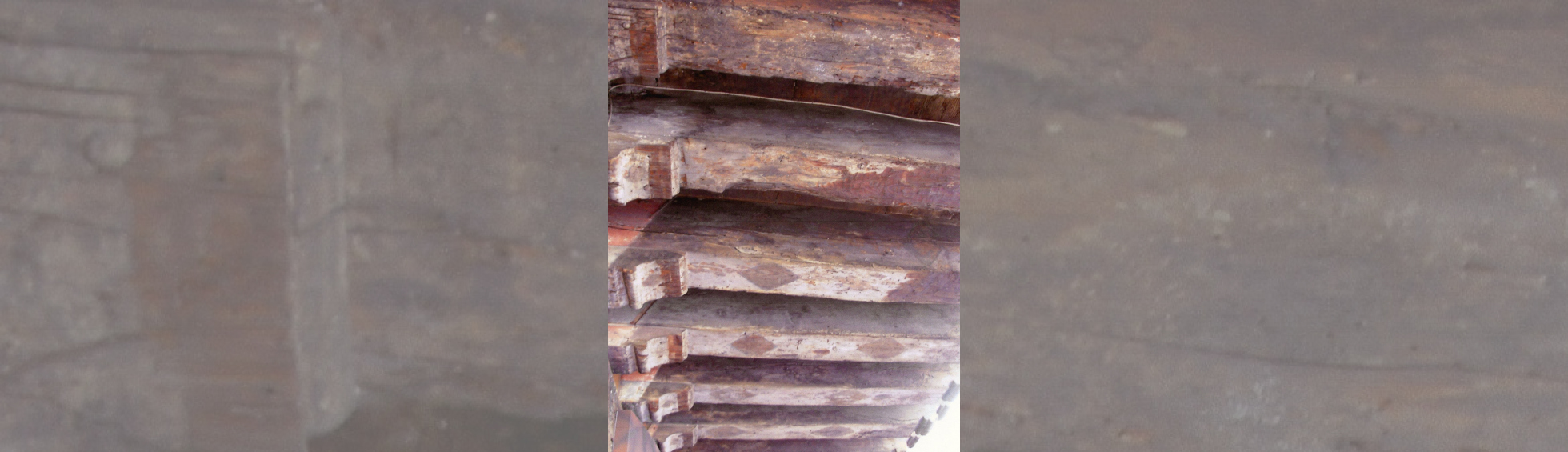 Plafond peint de l'avancée   à motif  e losage 