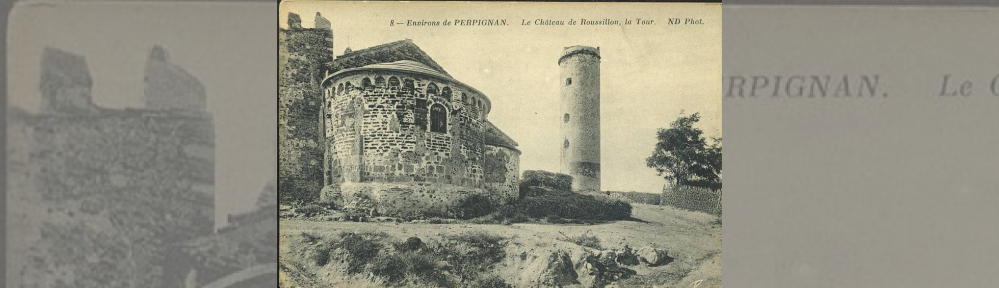 Chevet de la chapelle romane avec une petite fenetre et tour circulaire