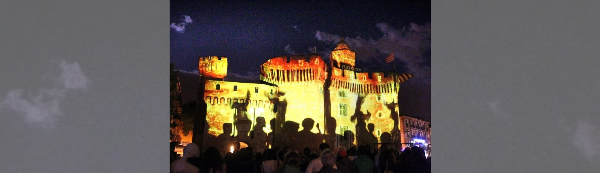 Photographie du Castillet un soir de Saint-Jean